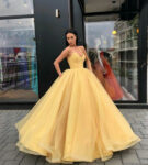 plunging-sweetheart-puffy-yellow-ball-gown-prom-dresses-1_grande[1]